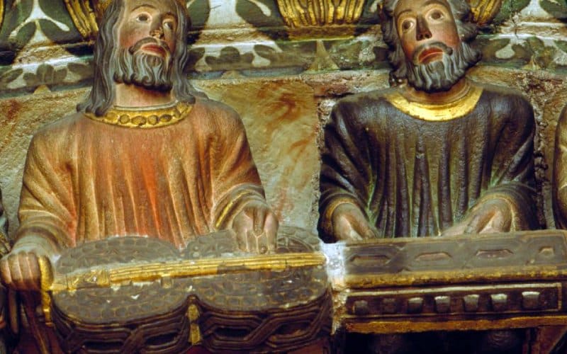 Ancianos del Apocalipsis Pórtico del Paraíso