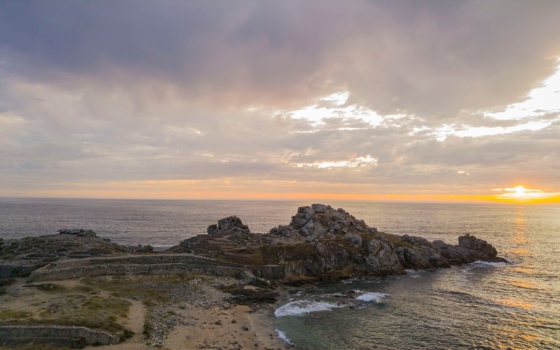 Castro de Baroña al atardecer