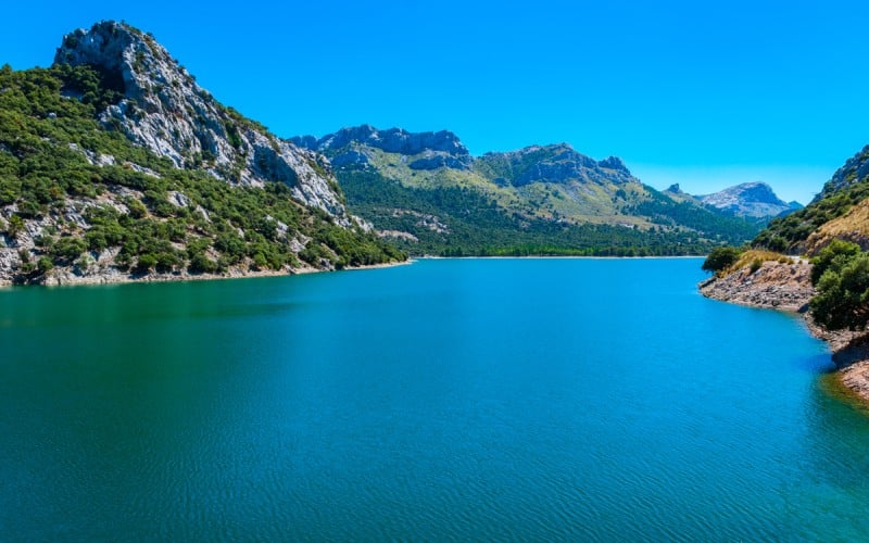 El agua de un intenso azul de Gorg Blau
