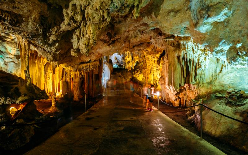 Interior de la cueva de Nerja