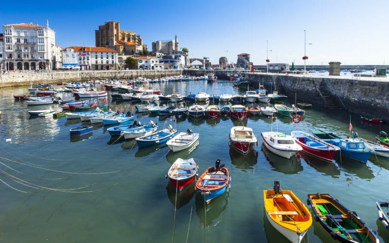 Vista del puerto de Castro Urdiales