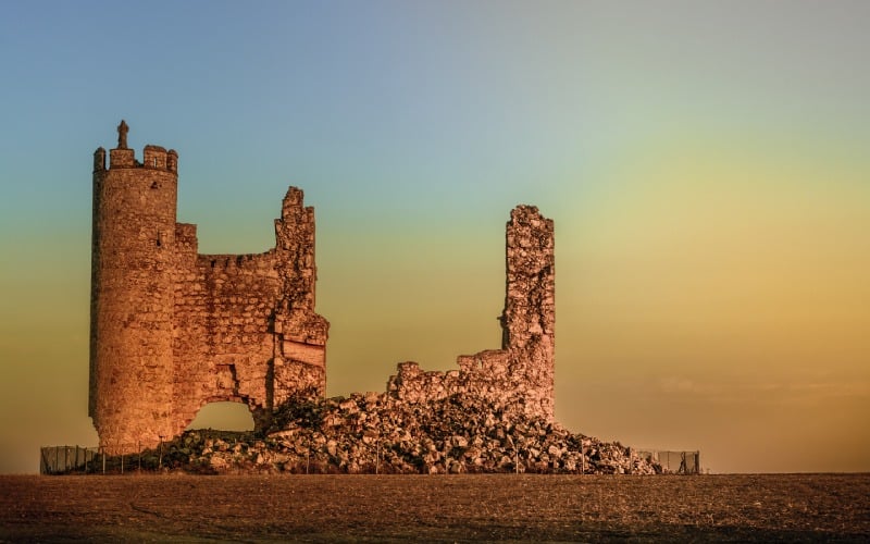 Atardecer en las ruinas del castillo de Rivadeneyra