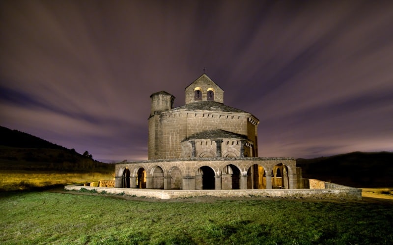 Santa María de Eunate de noche