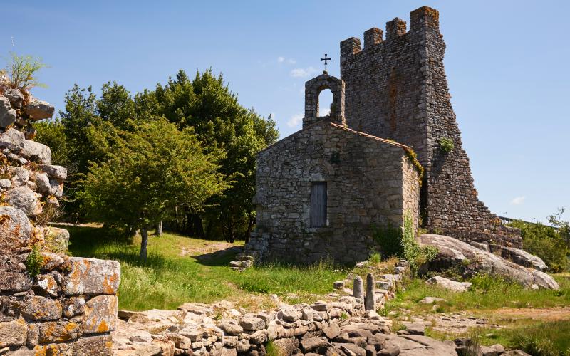 Torre contra vikingos en Catoira