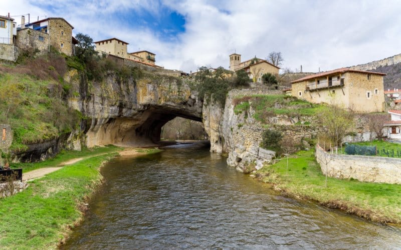 Vista del Puente de Dios de Puentedey
