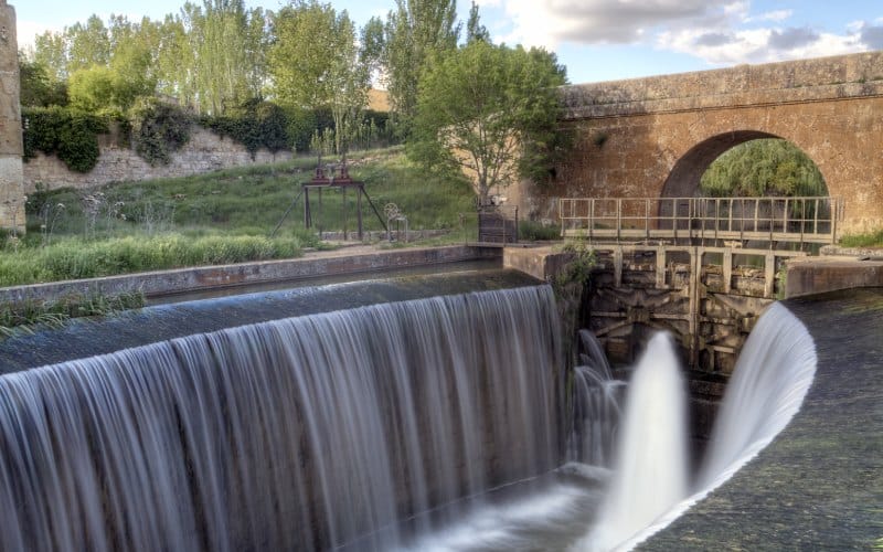 Canal de Castilla a su paso por Palencia