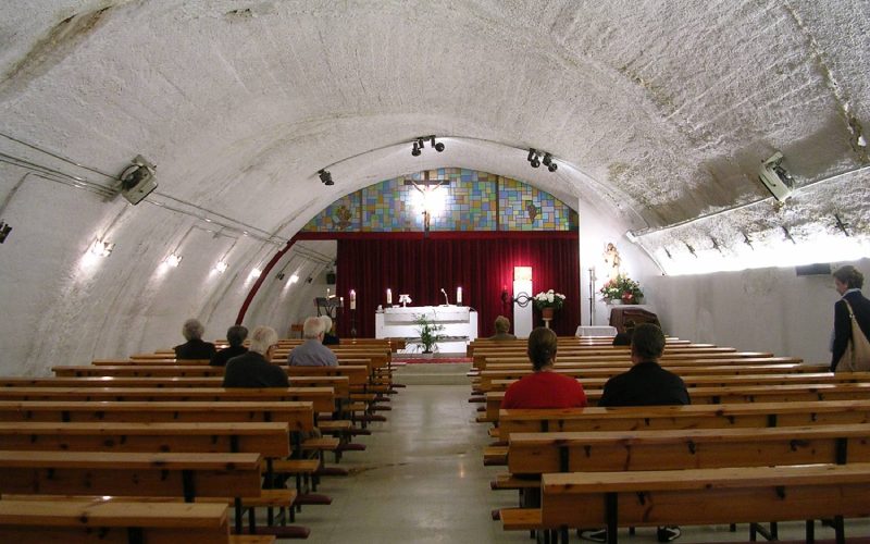 Interior de la capilla del puente antes de los arreglos