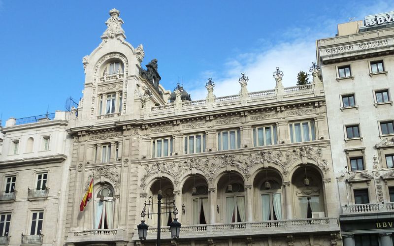 Parte superior de la fachada del casino de Madrid