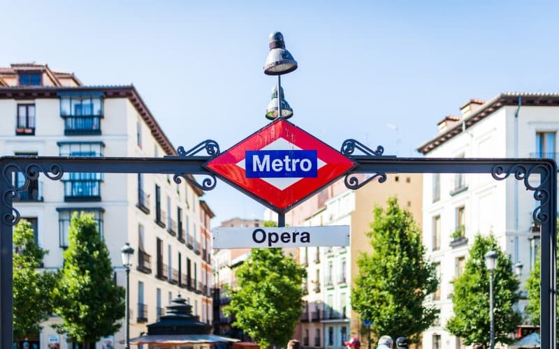 Señal del Metro en Ópera