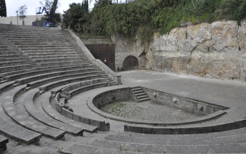 Orchestra y parte de la escena del Teatre Grec