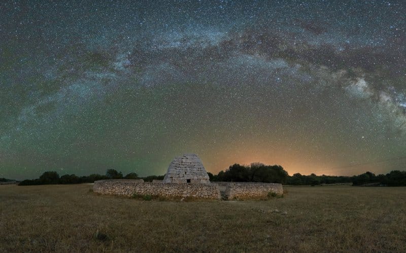 Cielo nocturno sobre la naveta des Turons