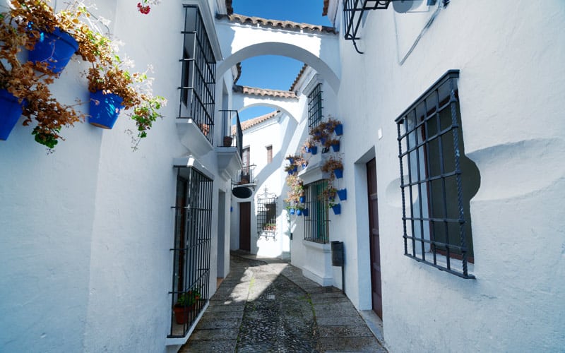 Calle típica andaluza en la zona sur del del Pueblo Español