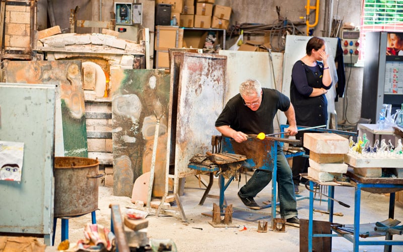 Taller de vidrio artesanal en el Pueblo Español de Barcelona