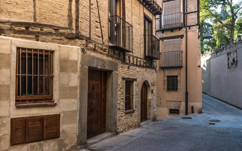 Típica calle de la judería de Segovia