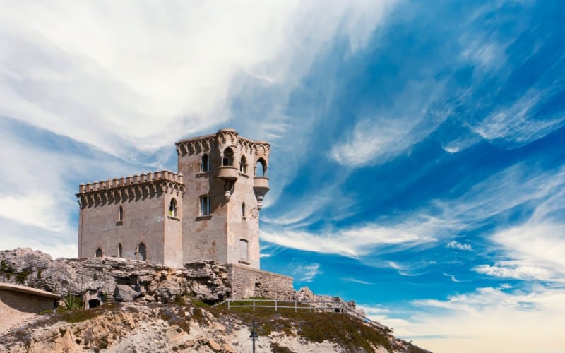El castillo de Santa Catalina iba a ser un faro pero no