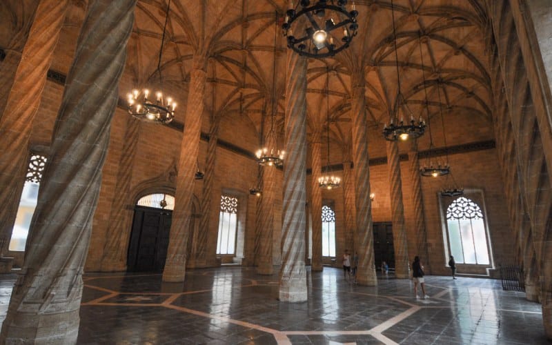 Interior de la Lonja de la Seda de Valencia