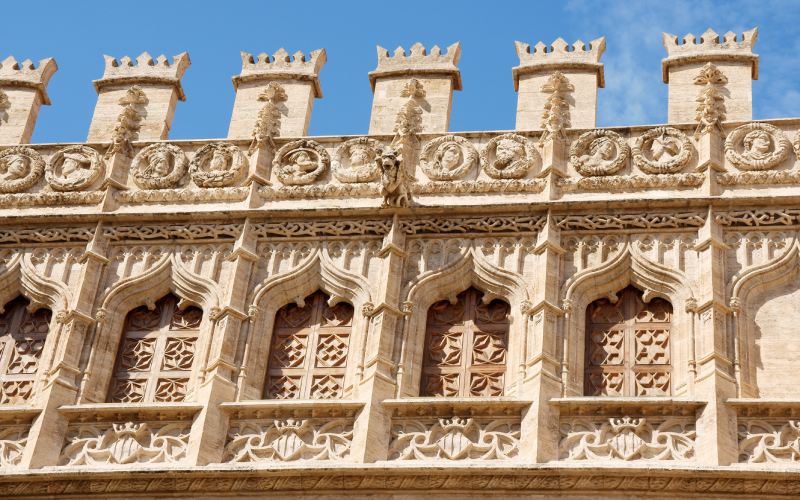 Detalle de la fachada de la Lonja de la Seda
