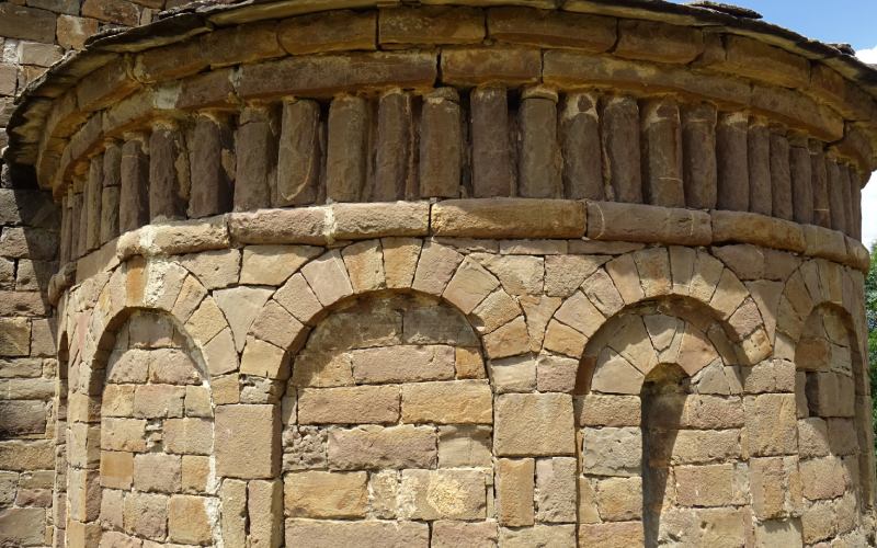 Detalle del ábside de San Andrés de Satué Iglesias Serrablo