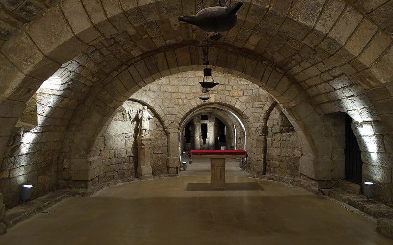 Interior cripta de San Antolín de la catedral de Palencia