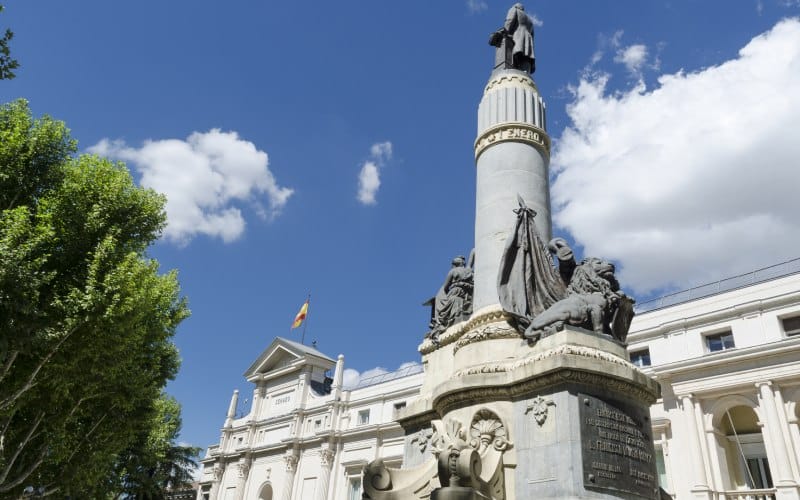 Palacio del Senado y monumento a Francisco Romero Robledo