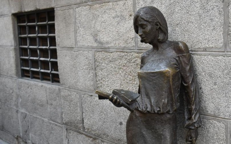 Tras Julia, escultura de Malasaña