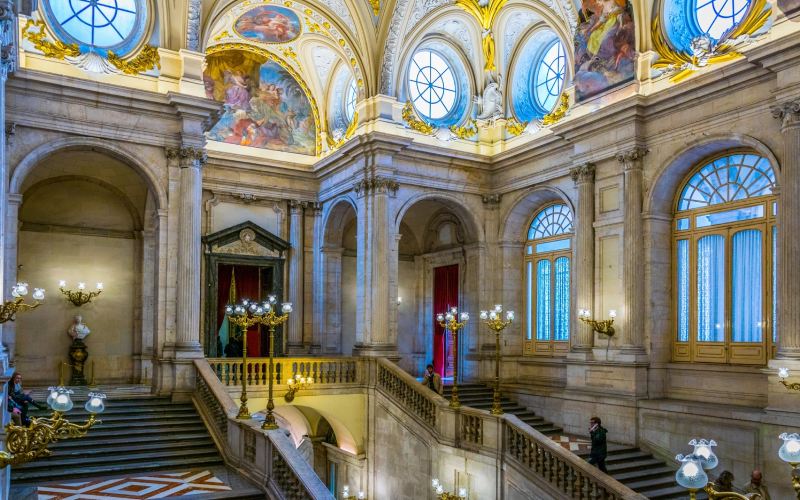 Escaleras en el interior del Palacio Real de Madrid