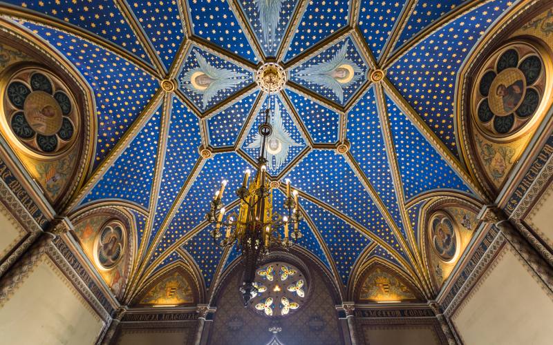 Techo de la capilla neogótica del palacio ducal de Gandía