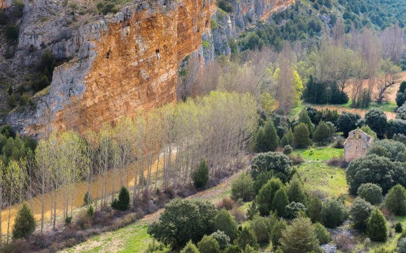 Las hoces del río Riaza están conformadas por espectaculares formaciones de roca caliza
