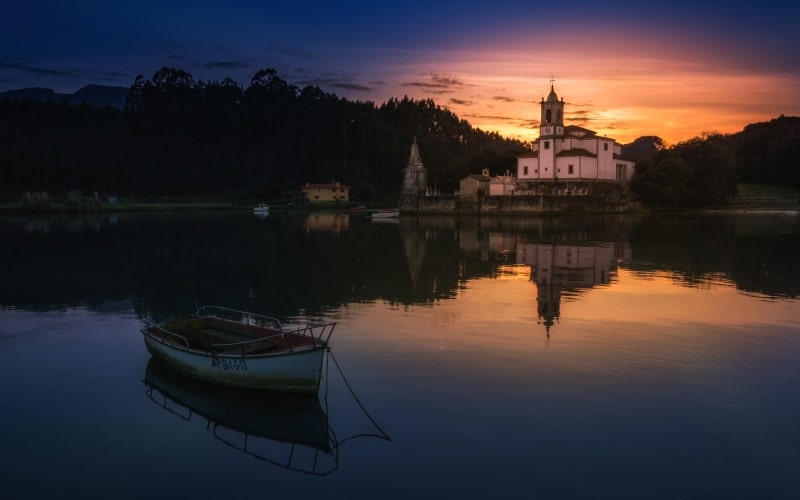 Cementerio de Niembro al atardecer