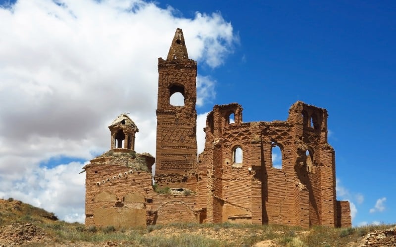 Ruinas de la Iglesia de San Martín de Tours en Belchite Viejo