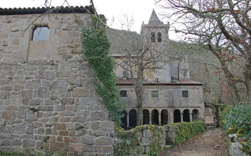 El Monasterio de Santa Cristina de Ribas de Sil contemplado desde su parte trasera