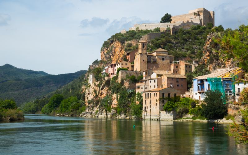 Vista del castillo desde el Ebro