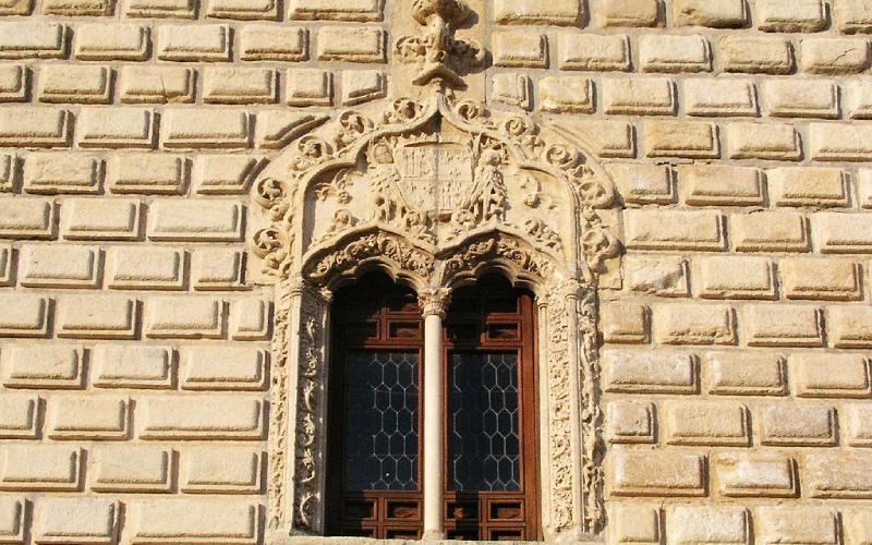 Detalle de una ventana del palacio