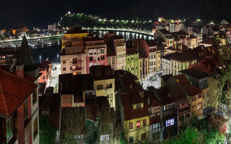 Panorámica nocturna de Ribadesella