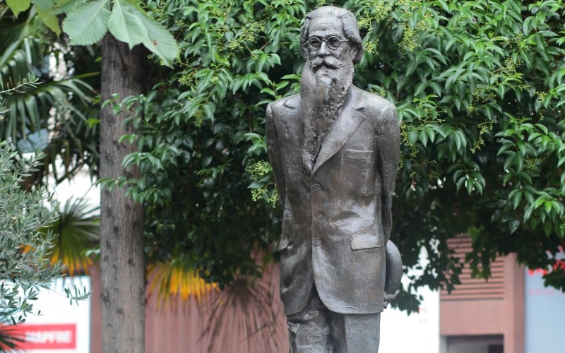 Escultura de Valle-Inclán en Madrid