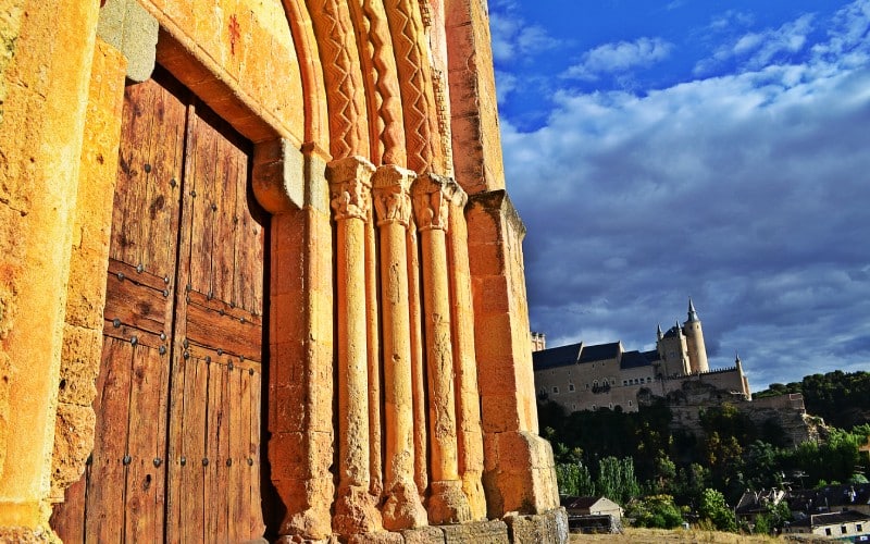 Detalle de la portada principal de la Iglesia de la Vera Cruz