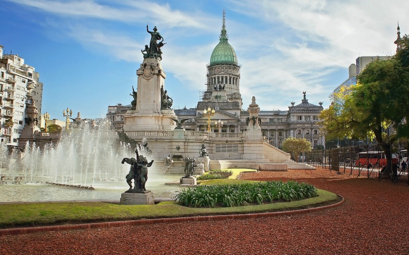 Ana Diosdado nació en Buenos Aires, Argentina