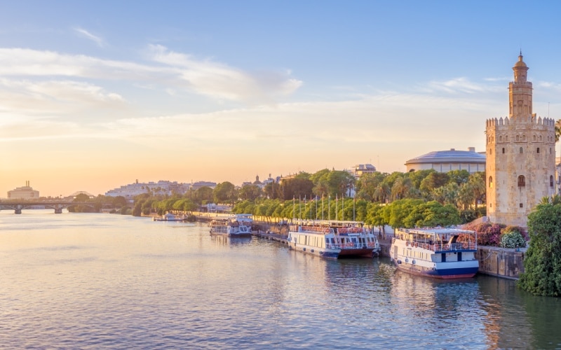 Río Guadalquivir y Sevilla. | Shutterstock