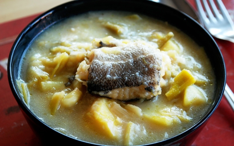Receta de porrusalda vasca. | Shutterstock