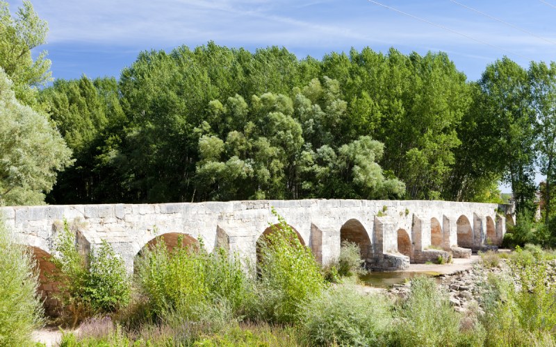 Puente cercano a Tordómar