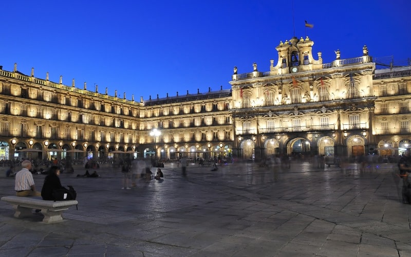 Vista nocturna de la Plaza Mayor de Salamanca