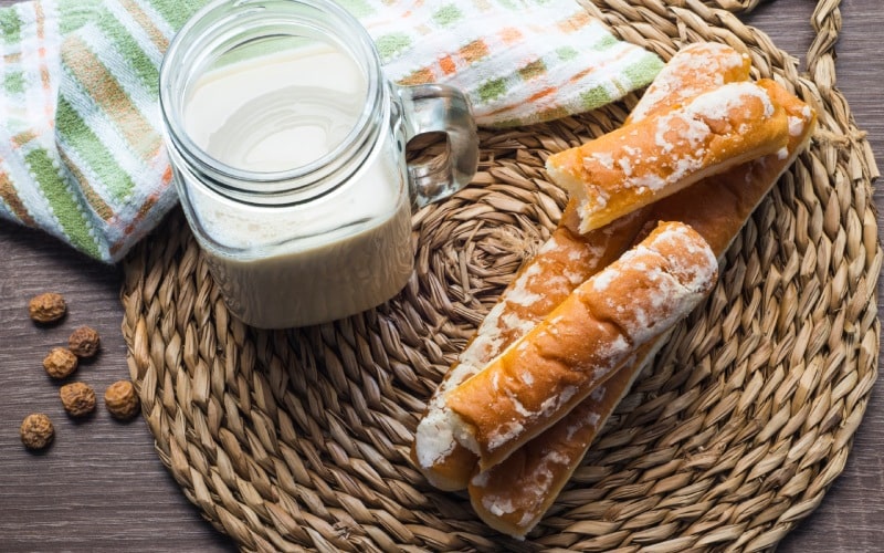 Plato de fartons. | Shutterstock
