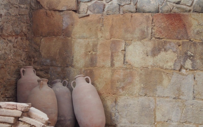 Antiguas ánforas en el Barrio del Foro Romano