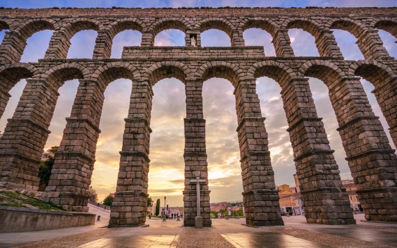 En su punto más alto, el acueducto de Segovia alcanza casi 30 metros