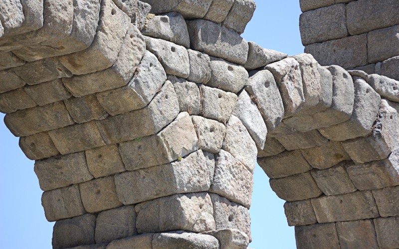 Detalles del acueducto de Segovia
