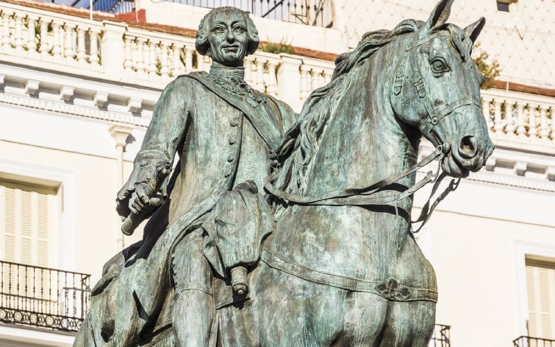Monumento de Carlos III en la Puerta del Sol de Madrid