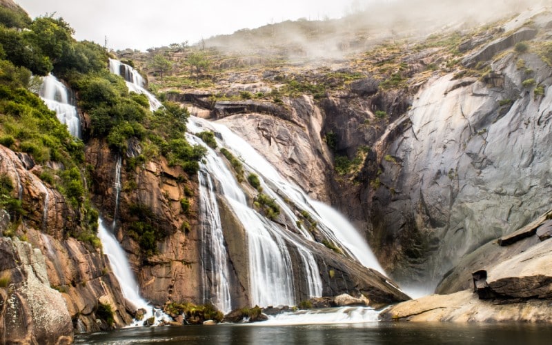 La impresionante cascada del Ézaro