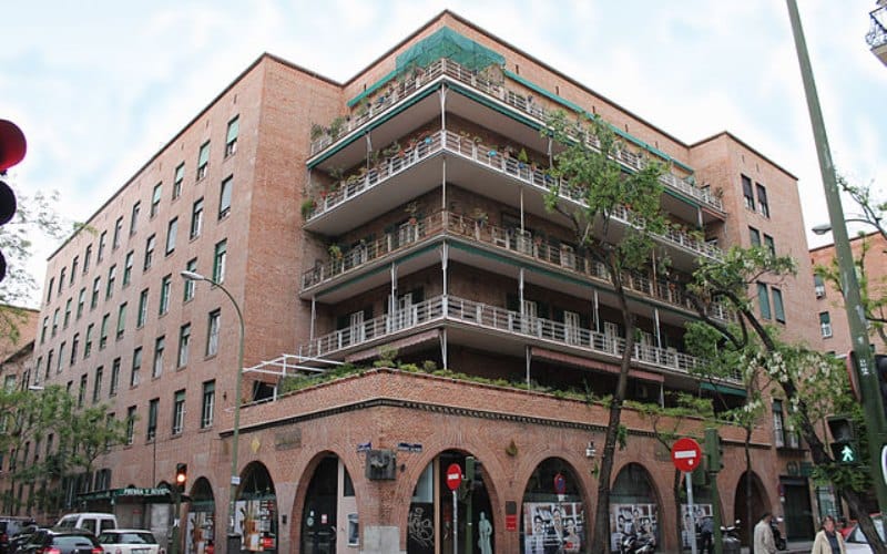 Mítica esquina con balcones de la casa de las flores