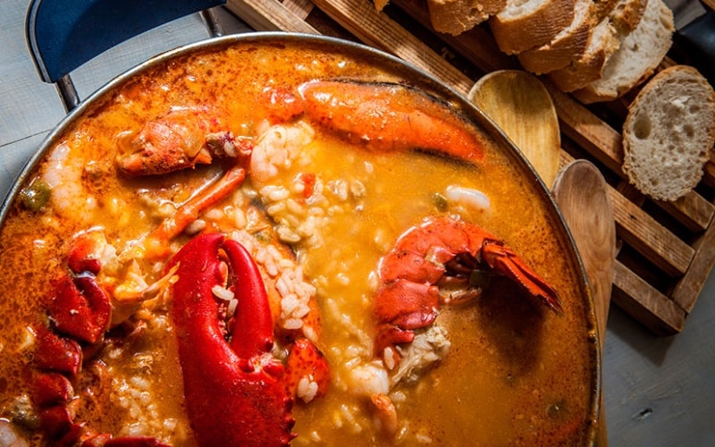 Plato de arroz con bogavante