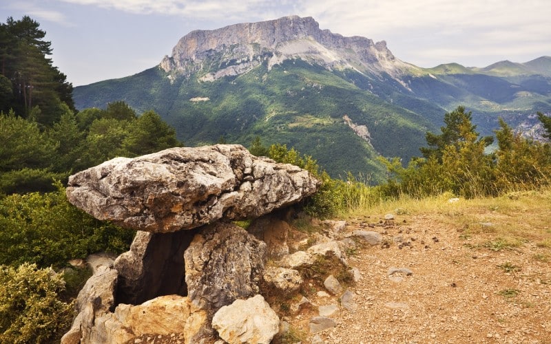 Dolmen de Tella, datado en el Neolítico